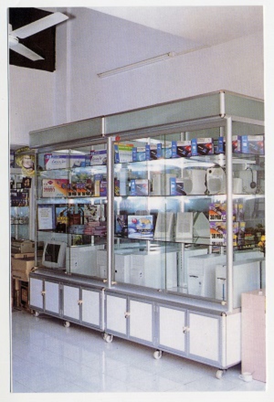 TỦ TRƯNG BÀY
