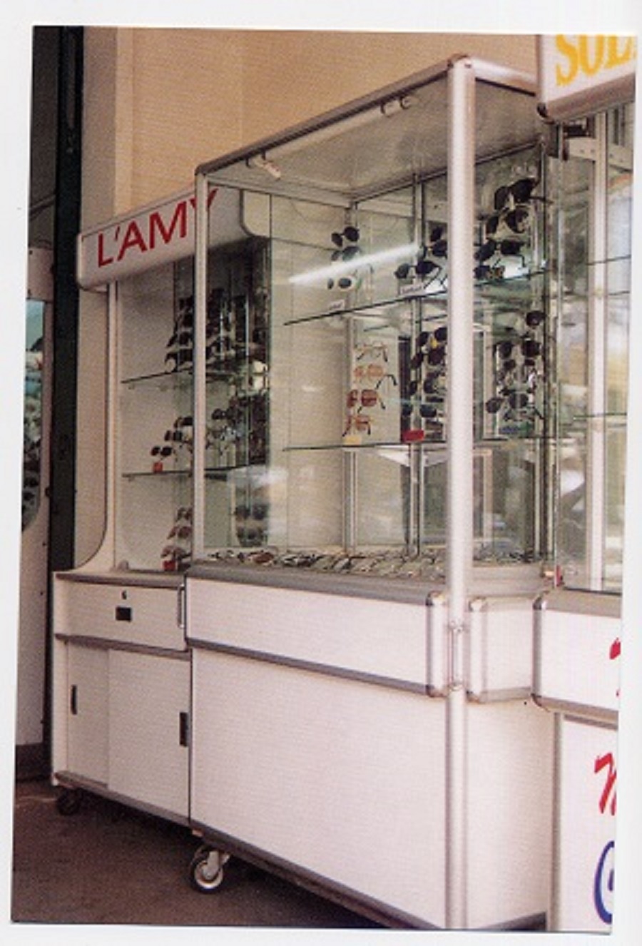 TỦ TRƯNG BÀY