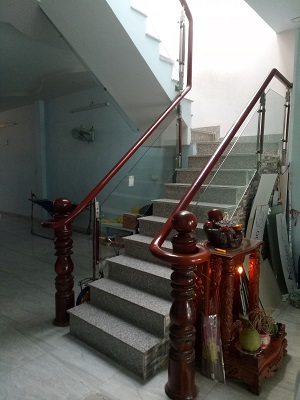 CẦU THANG KÍNH