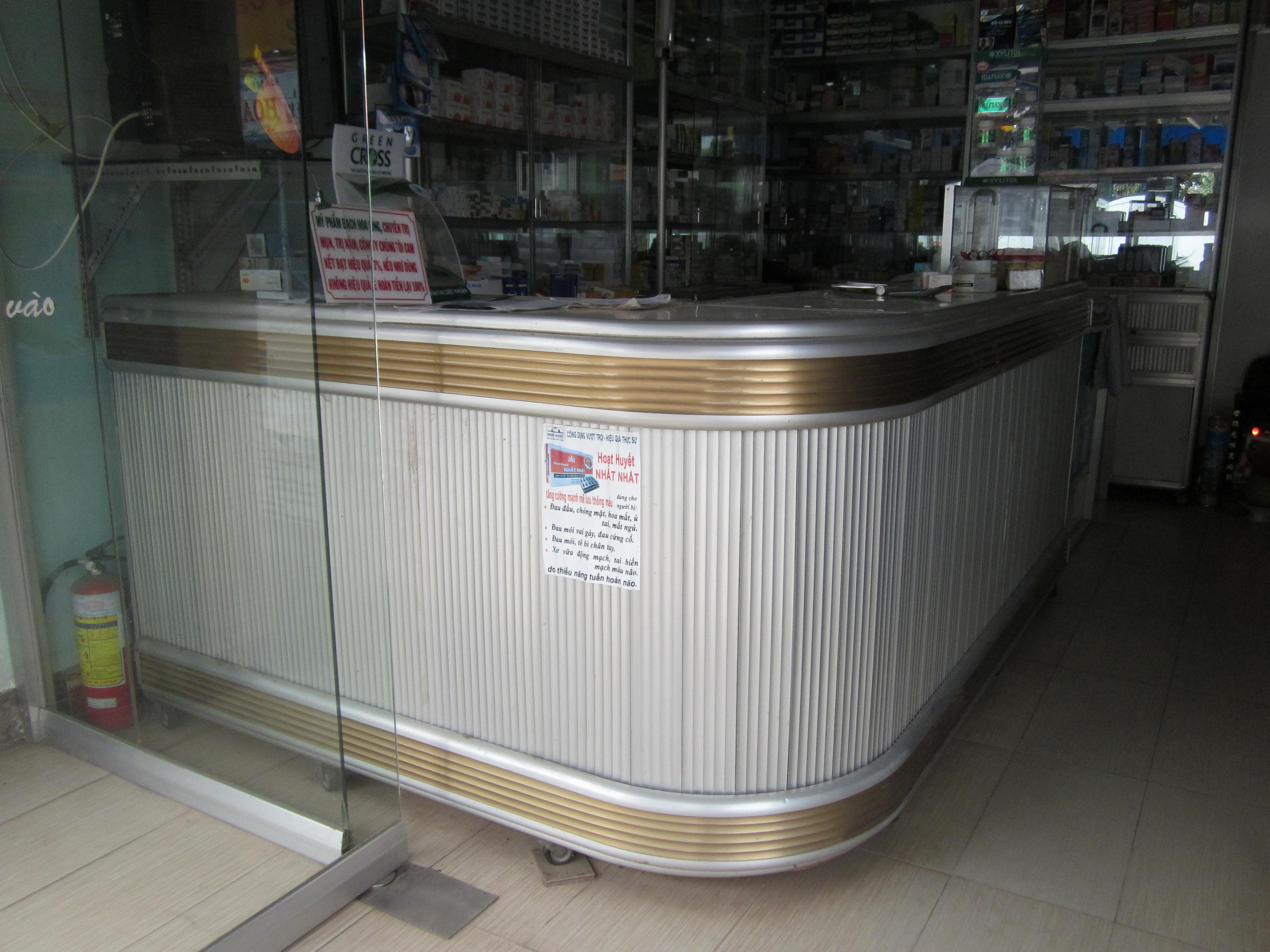 TỦ THUỐC TÂY
