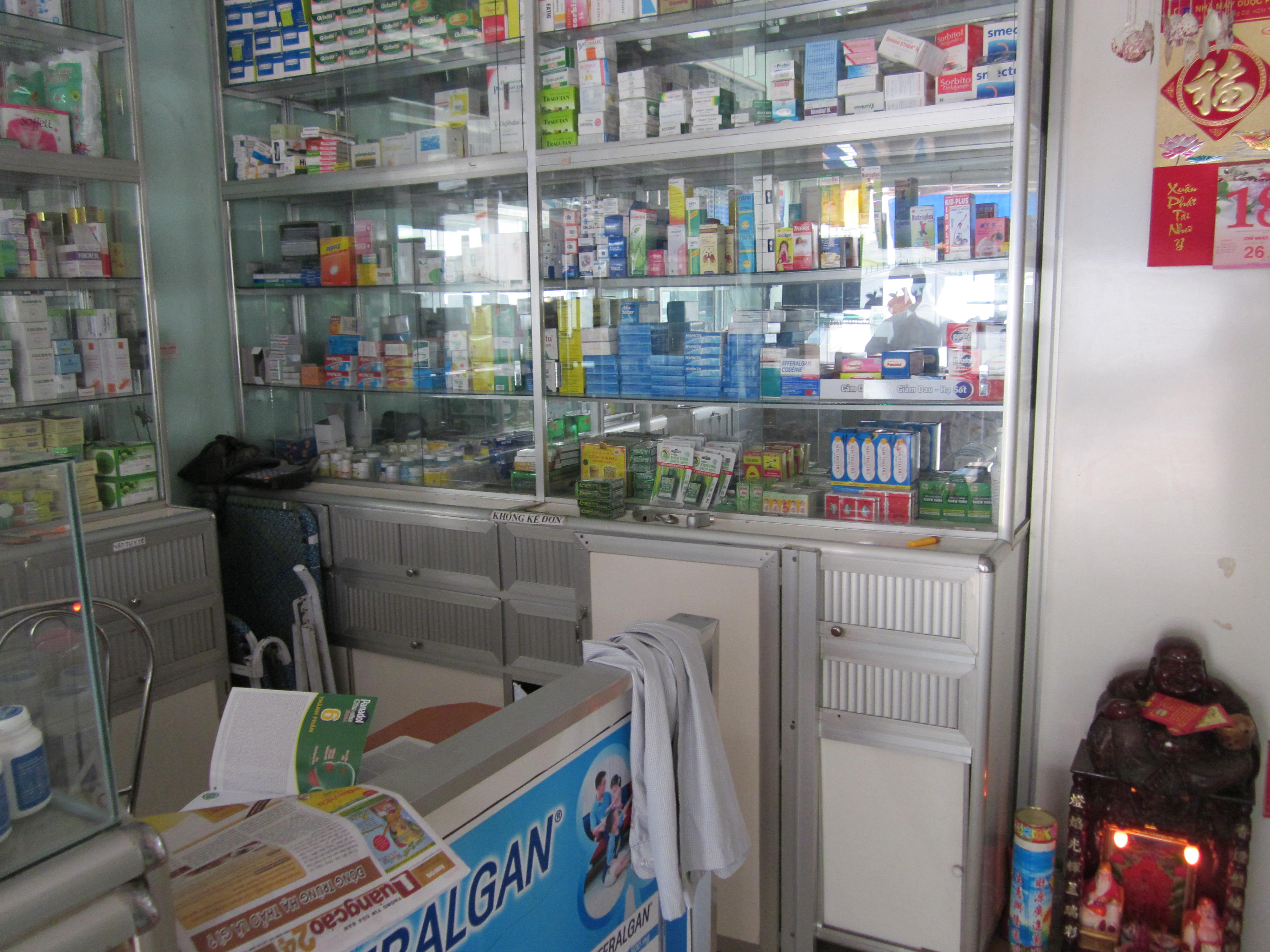 TỦ THUỐC TÂY
